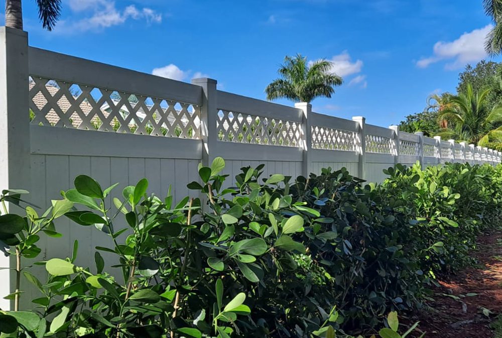 Coral Springs, FL – Added 3.5′ White PVC Privacy