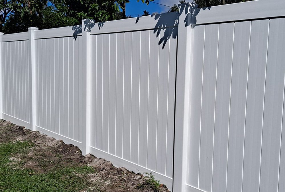 Hollywood, FL – Replace Galvanized Chain Link with PVC Privacy (After)
