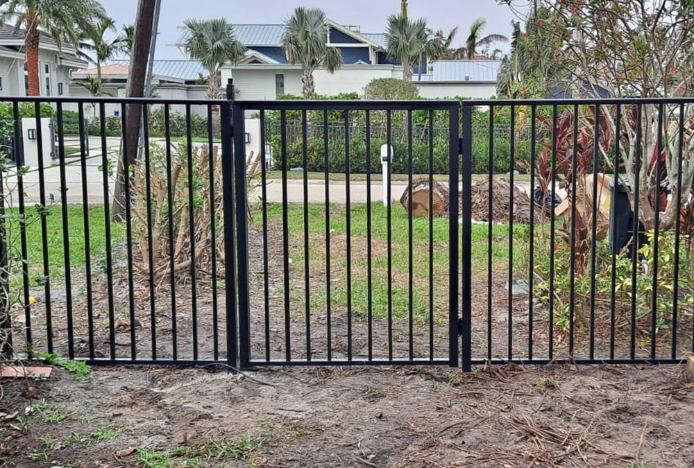 Cape Coral, FL – Hurricane Damaged PVC Fence Replaced with New Black Aluminum Fence
