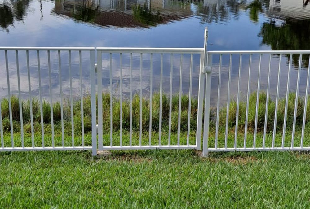 Pembroke Pines, FL – 4′ White Mechanical Aluminum Fence/Walk Gate