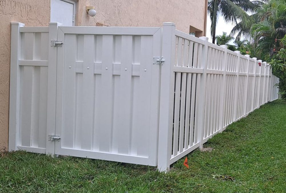 Miramar, FL – White Mechanical Aluminum/Shadowbox PVC Fence/Gates – More Photos