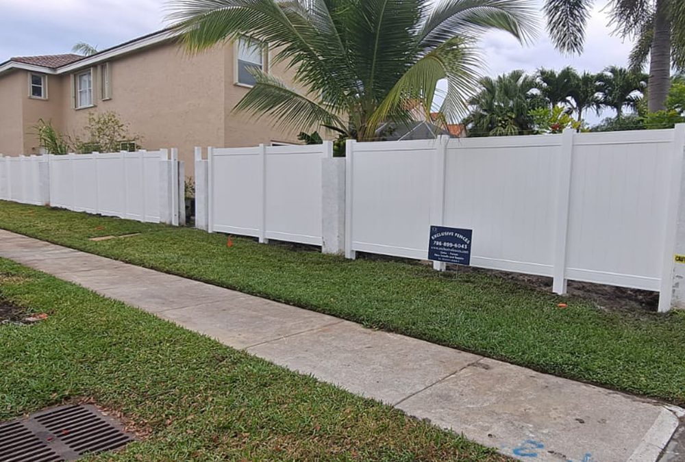 6′ White PVC/Vinyl Privacy Fence – Miramar, FL