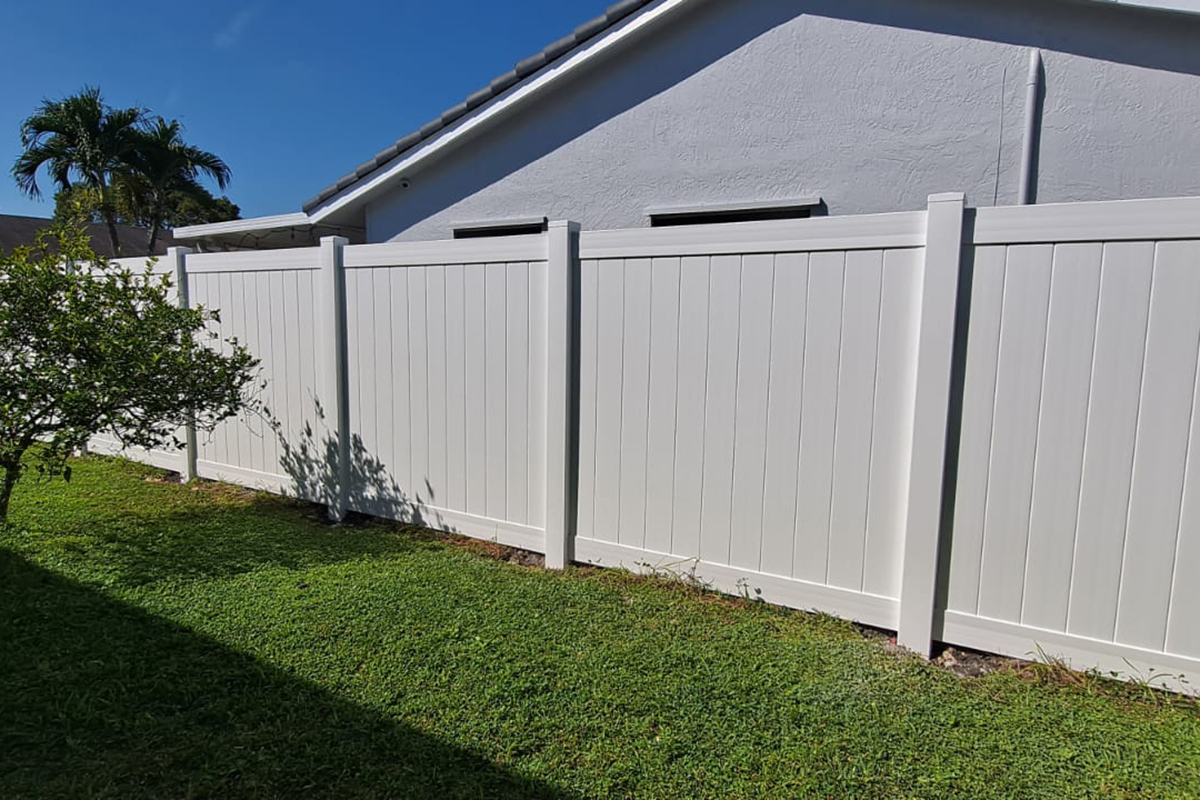 White PVC/Vinyl Fence & Gate Davie, FL South Florida Fence