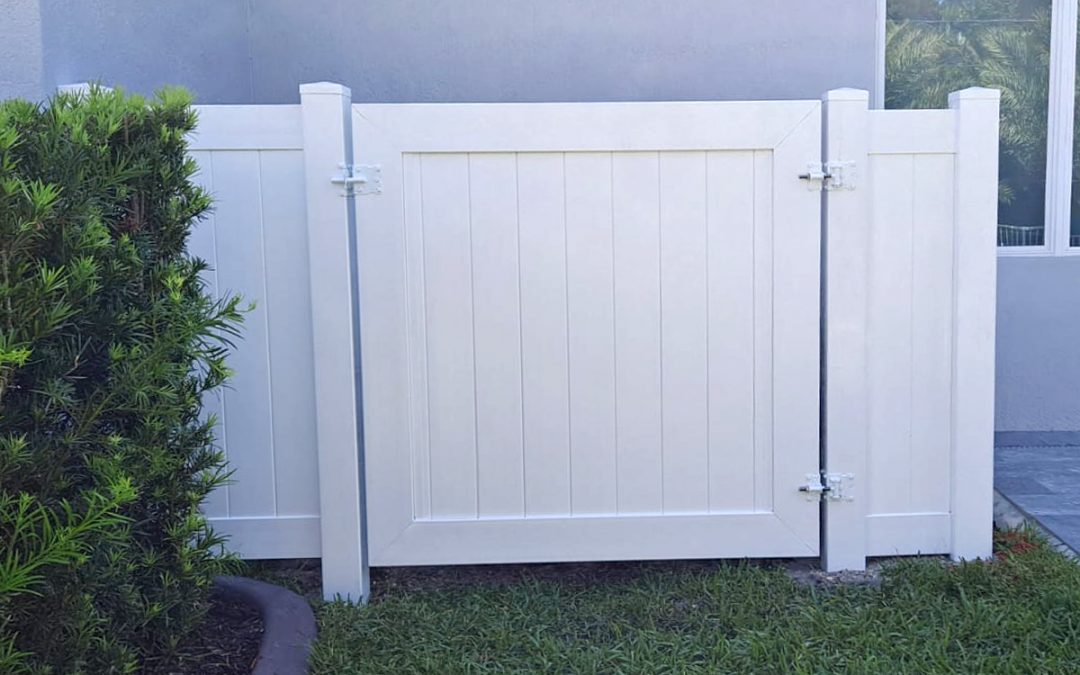 PVC Privacy Fence to Cover Pool Equipment – Plantation Acres, FL
