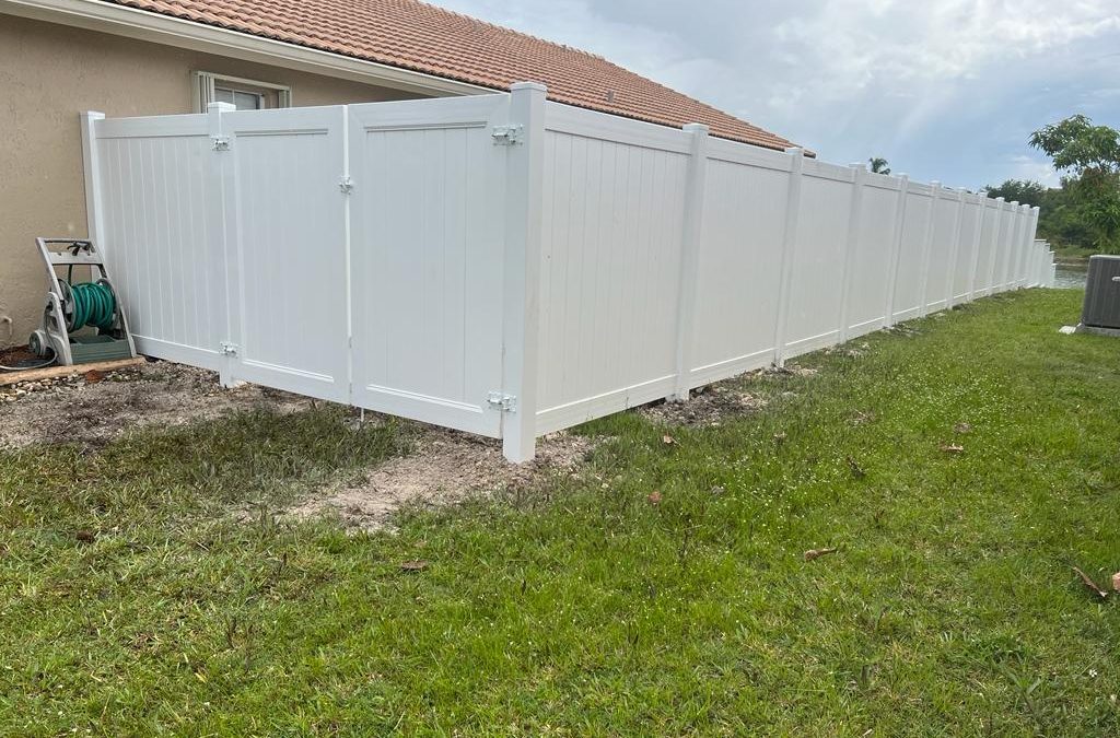 White PVC/Vinyl Privacy Fence & Gates and White Mechanical Aluminum Fence – Pembroke Pines, FL