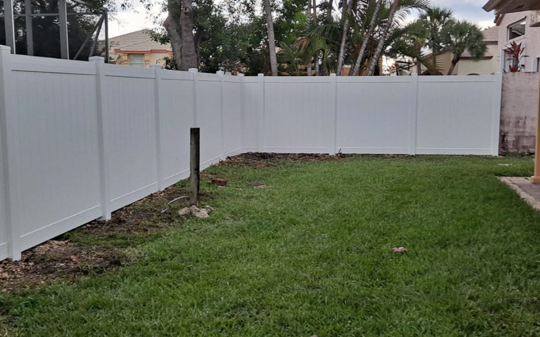 6′ White PVC/Vinyl Privacy Fence & Gate – Pembroke Pines, FL
