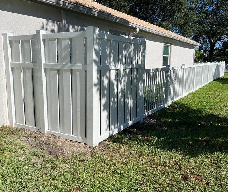 PVC Fence Installation – Vinyl Fence Installation – Shadowbox PVC Fence – Ocean View PVC Fence – Pembroke Pines, FL