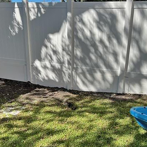 PVC Fence Installation – Vinyl Fence Installation – Elevation Issues – Grading Issues – PVC Privacy Fence – Fence Installation – Plantation, FL