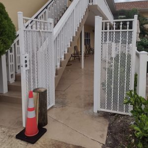 mechanical aluminum fence installation