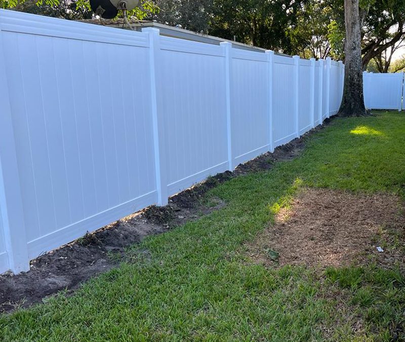 PVC Fence Installation – Vinyl Fence Installation – PVC Privacy Fence – Fence Installation – Plantation, FL