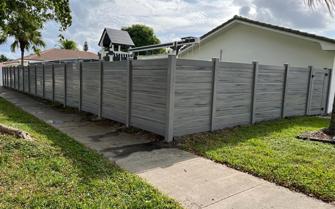 Coastal Cedar PVC Fence – PVC Fence Installation – Vinyl Fence Installation – Fence Installation – Hollywood, FL