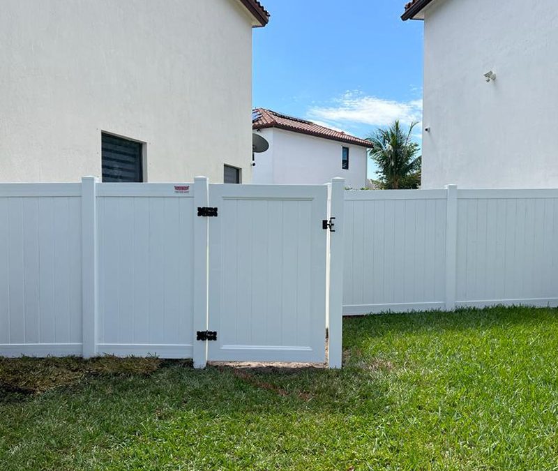 Vinyl Fence Installation – PVC Fence Installation – PVC Privacy Fence – Fence Installation – Miramar, FL