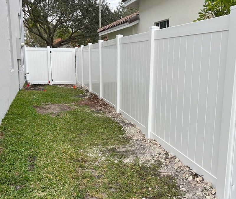 Vinyl Fence Installation – PVC Fence Installation – PVC Privacy Fence – Vinyl Chainlink Fence – Fence Installation – Pembroke Pines, FL