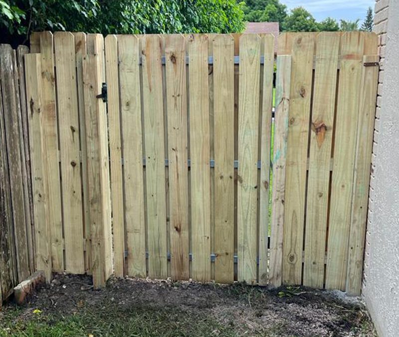 Shadowbox Wood Fence – Wood Fence Installation – Fence Installation – Oakland Park, FL