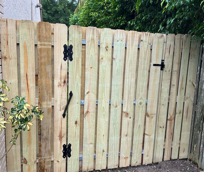 Wood Fence Installation – Shadowbox Wood Fence – Fence Installation – Oakland Park, FL – Broward County Fence Installation