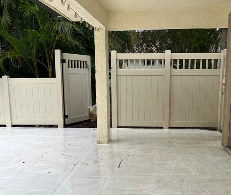 Vinyl Fence Installation – PVC Fence Installation – PVC Privacy Fence – Stake Accent PVC Fence – Fence Installation – Coral Springs, FL Fence Installation