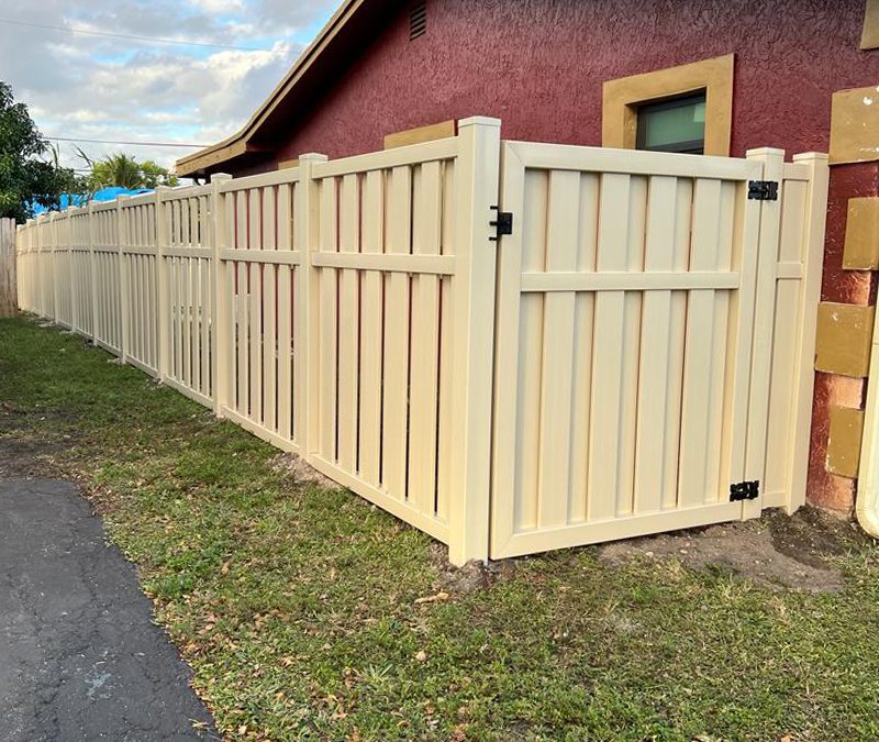 Vinyl Fence Installation – PVC Fence Installation – PVC Privacy Fence – Shadowbox PVC Fence – Fence Installation – Sunrise, FL Fence Installation