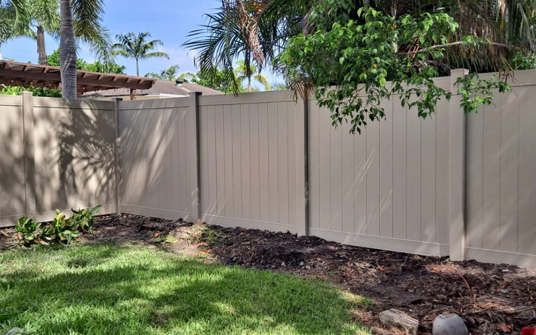 Vinyl Fence Installation – PVC Fence Installation – PVC Privacy Fence – Wood Fence Installation – Mechanical Aluminum Fence Installation – Aluminum Fence Installation – Fence Installation – Hollywood, FL Fence Installation