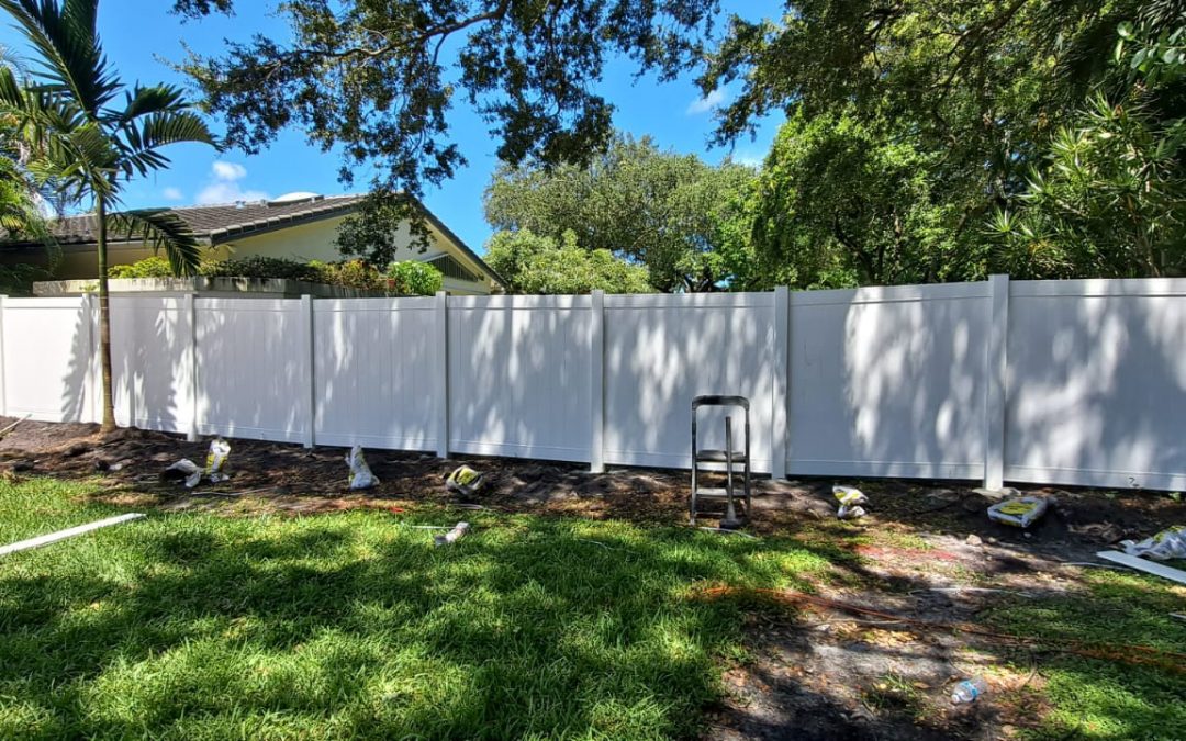 Mechanical Aluminum Fence Installation – Aluminum Fence Installation – Vinyl Fence Installation – PVC Fence Installation – PVC Privacy Fence – Fence Installation – Hollywood Hills, FL Fence Installation