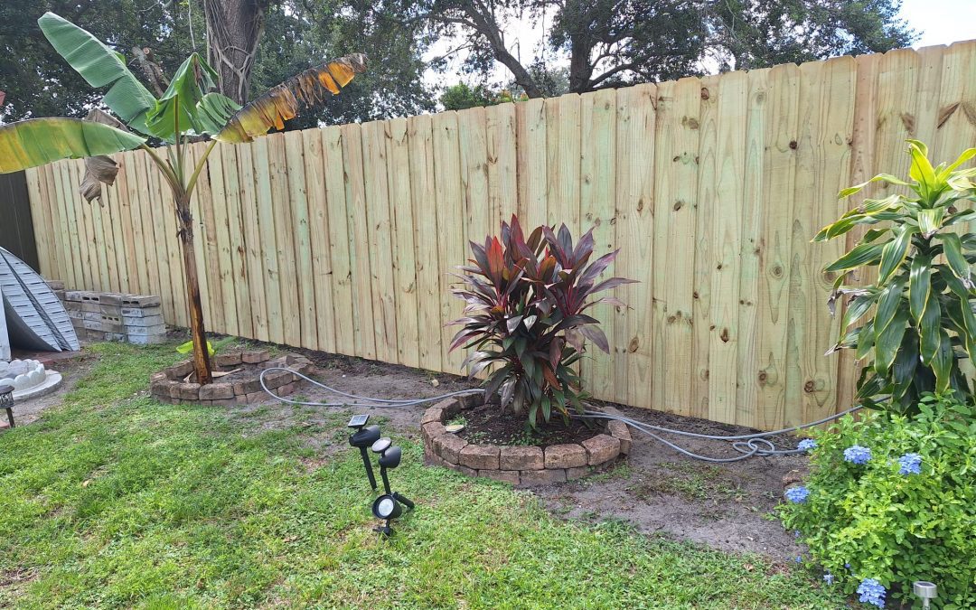 Board on Board Wood Fence Installation – Mechanical Aluminum Fence Installation – Aluminum Fence Installation – Vinyl Fence Installation – PVC Fence Installation – PVC Privacy Fence – Fence Installation – Hollywood, FL Fence Installation