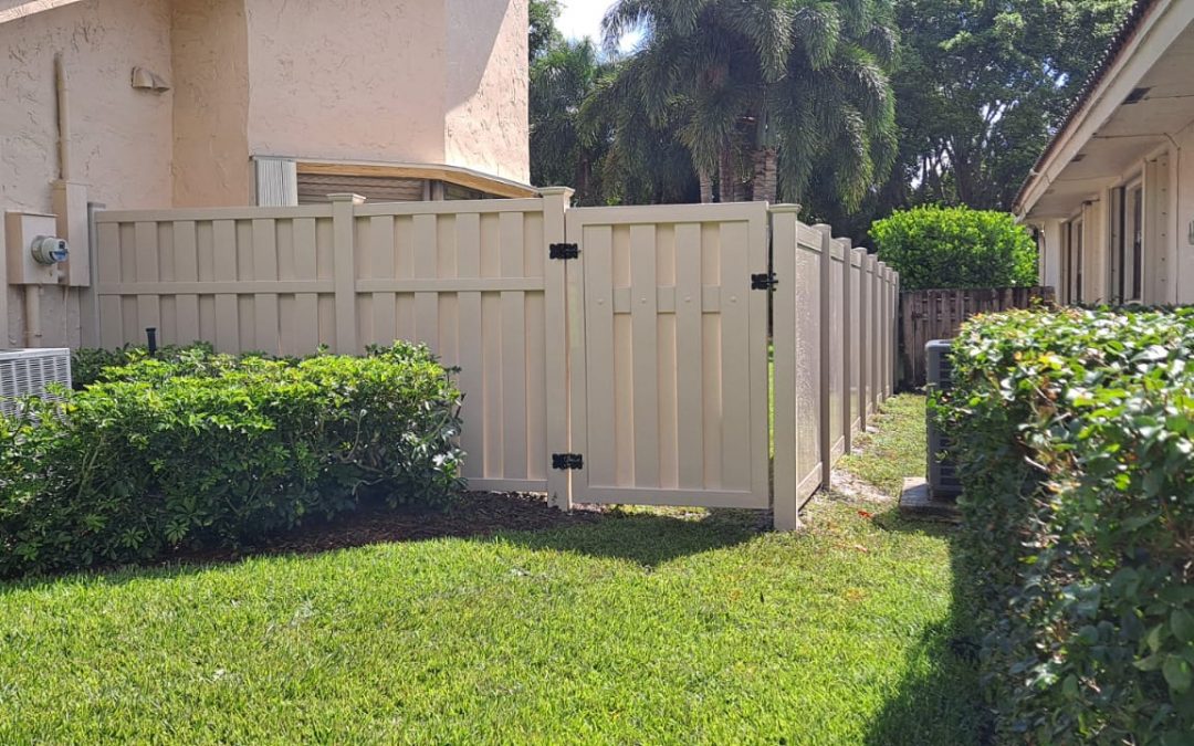 Vinyl Fence Installation – PVC Fence Installation – PVC Privacy Fence – Wood Fence Installation – Mechanical Aluminum Fence Installation – Aluminum Fence Installation – Fence Installation – Plantation, FL Fence Installation