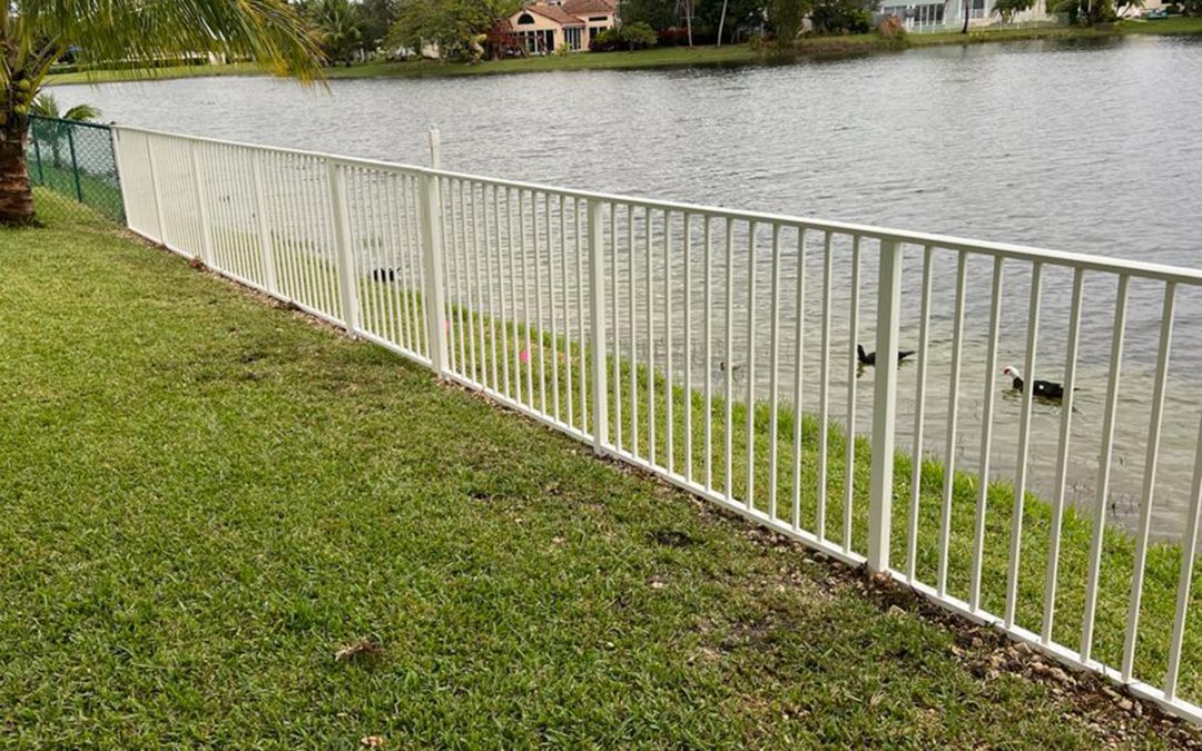 Vinyl Fence Installation – PVC Fence Installation – PVC Privacy Fence – Mechanical Aluminum Fence – Fence Installation – Pembroke Pines, FL Fence Installation