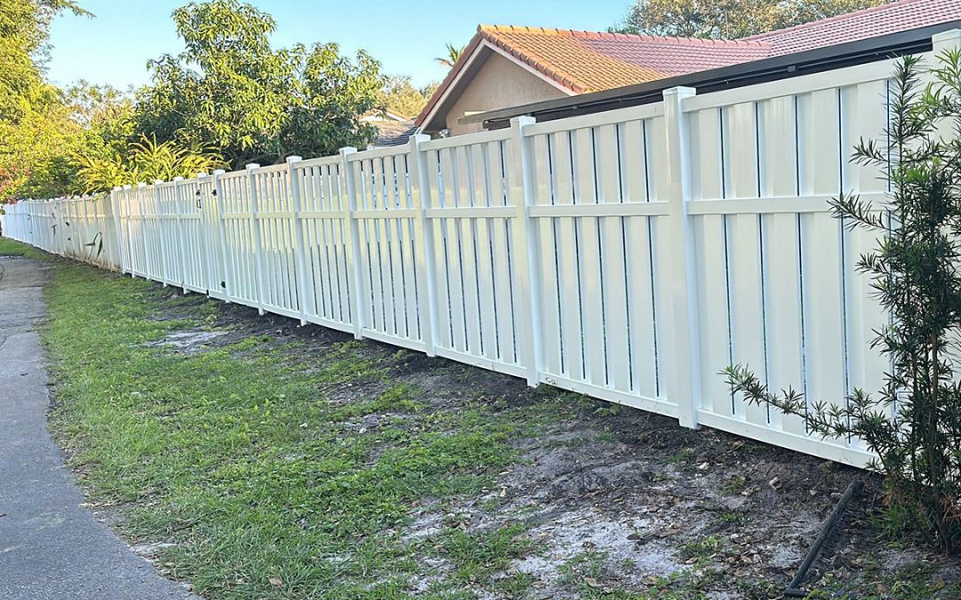 Shadowbox PVC Fence – PVC Fence Installation – Residential Fence Installation – Hollywood FL Fence Installation