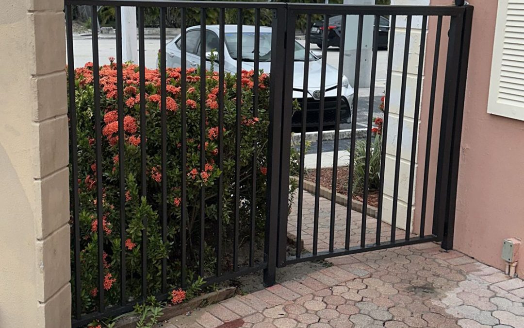 WR1 Mechanical Aluminum Pool Code Fence in Fort Lauderdale