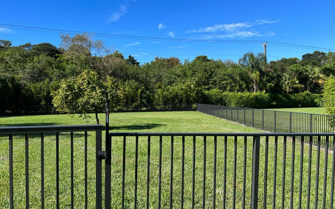 Mechanical Aluminum Fence in Parkland