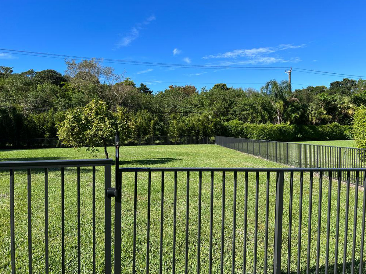 Mechanical Aluminum Fence