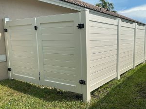 PVC Privacy Fence with CF12 Mechanical Aluminum Fence
