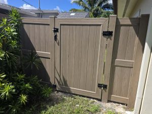 Green Teak Tri-Rail PVC Privacy Fence in Oakland Park