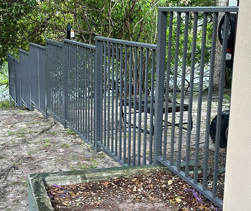 Bronze Mechanical Aluminum Fence in Plantation