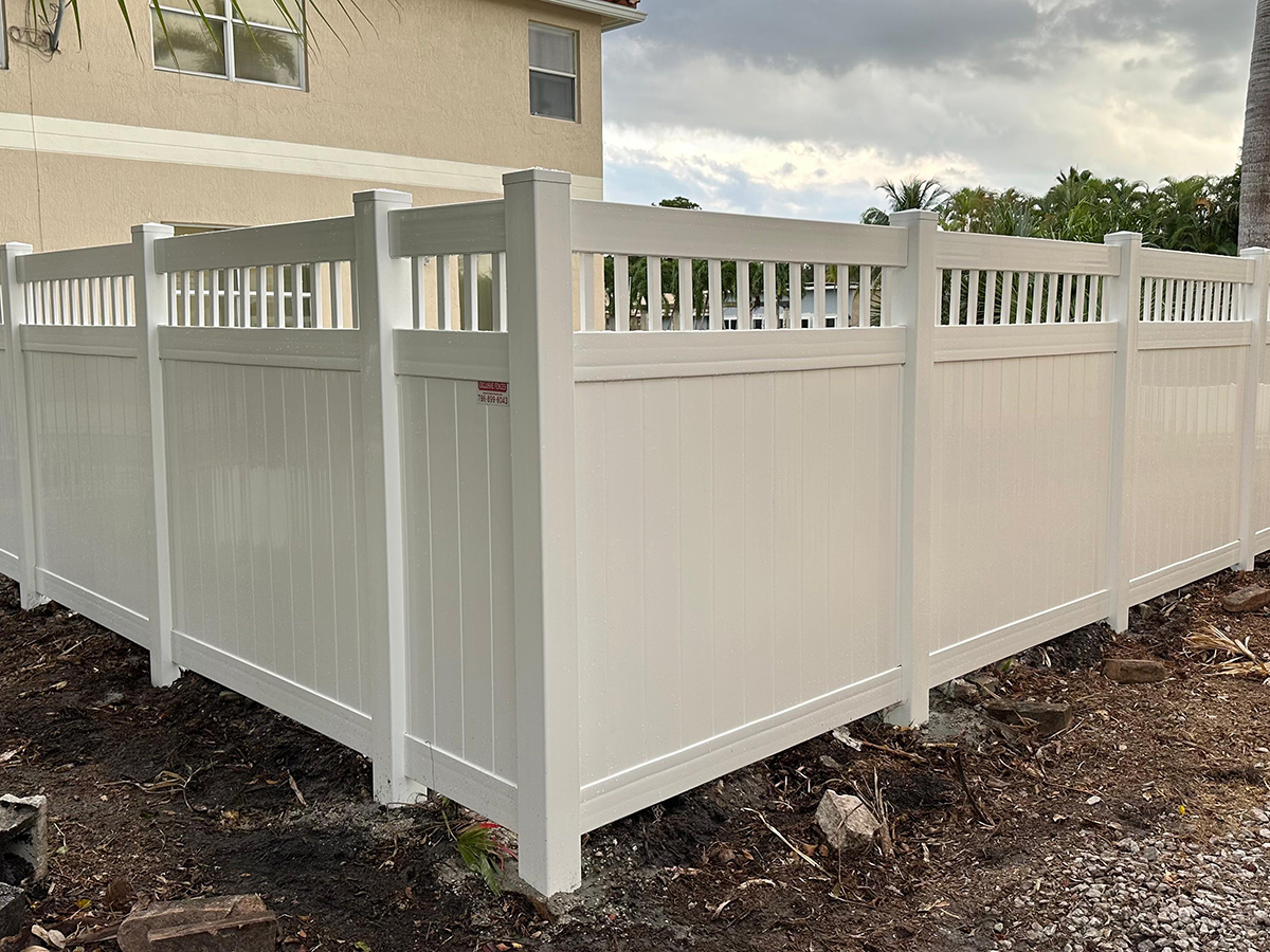 Stake Accent PVC Privacy Fence with CF10 Mechanical Aluminum Gate