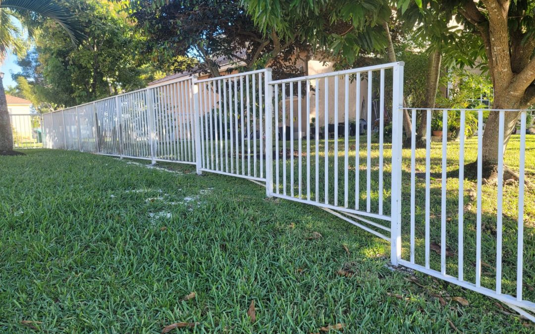 White Mechanical Aluminum Fence in Miramar