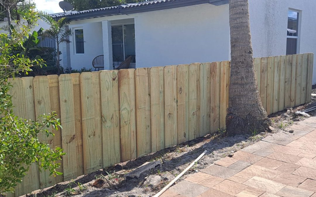 Close-up view of a newly installed board-on-board wood fence along a residential property in Oakland Park, FL, by Exclusive Custom Fence & Repairs.
